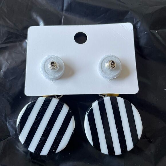 🔵Bold black white and yellow drop and dangle earrings - Picture 3 of 3